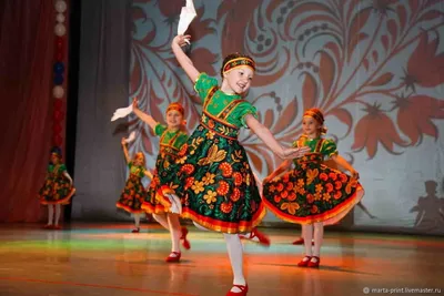 Русские народные танцы» — создано в Шедевруме