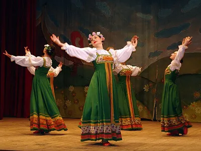 Дробушки», «каблучки» и работа с Мариной Девятовой. Какие они –  исполнительницы народных танцев