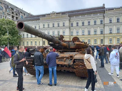 Мертвые русские танки в центре Киева - Вот Так