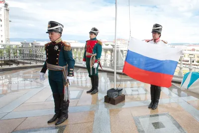 Флаг России большой 145 см на 90 см триколор русский набор 3 шт. Российский  флаг на День Победы 9 мая. - купить Флаг по выгодной цене в  интернет-магазине OZON (853460218)