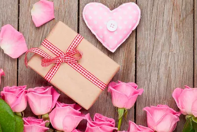 10 лет свадьбы: как называется и что дарят — подарок на оловянную (розовую)  годовщину брака мужу, жене, друзьям