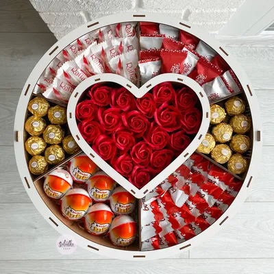 Премиум подарок с красными розами и сладостями для любимой девушки на 8  марта (ID#1797434385), цена: 2600 ₴, купить на Prom.ua