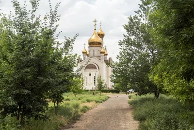 Кружка салатовая с именем «8 Марта» | Техно-Принт