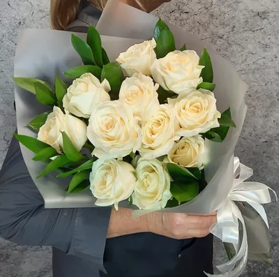 Купить Букет из белых роз Премиум (70 см) с доставкой в Омске - магазин  цветов Трава
