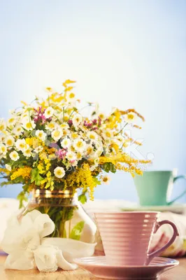 Чай Для Двоих И Летние Цветы Стоковые Фотографии | FreeImages