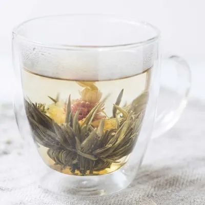 чайник и чашка чая с белыми цветами, чай с хризантемами, счастливый, чай  фон картинки и Фото для бесплатной загрузки