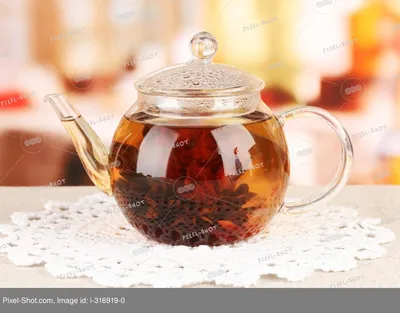 Церемония чая 2 чашки чая цвета золота с черным чаем, конфета, Стоковое  Изображение - изображение насчитывающей шоколад, вечер: 108809709
