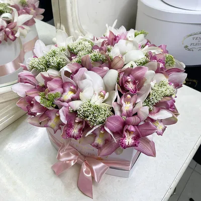 Чудесные орхидеи с волшебными розами в коробке - Доставка свежих цветов в  Шарыпово