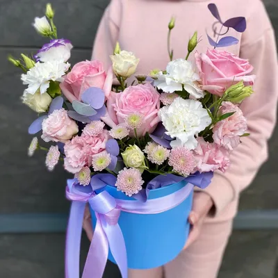 Шляпная коробка XL из 21 розы и 15 орхидей купить в Москве недорого с  доставкой