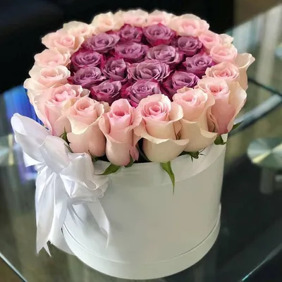 Розовые розы в коробке - 29 шт за 7 290 руб. | Бесплатная доставка цветов  по Москве