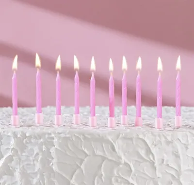 Вкусный торт со свечами в форме буквы «С днем рождения» на белом ::  Стоковая фотография :: Pixel-Shot Studio
