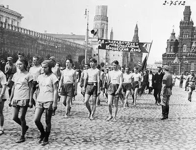 Значок День советской молодёжи 1958 | Старый торг