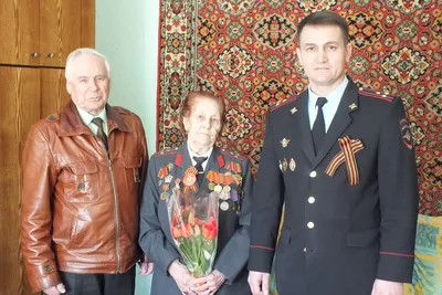 В Новокузнецке сотрудники полиции поздравили с Днем Победы ветеранов МВД -  тружеников тыла