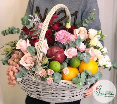 Корзина с фруктами и цветами в подарок \"Процветание\"