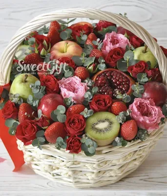 Корзина с фруктами и цветами \"Солнечный день\": цена 6 800 руб.