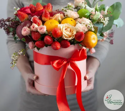 Коробка с цветами и фруктами купить с доставкой по Томску: цена, фото,  отзывы.