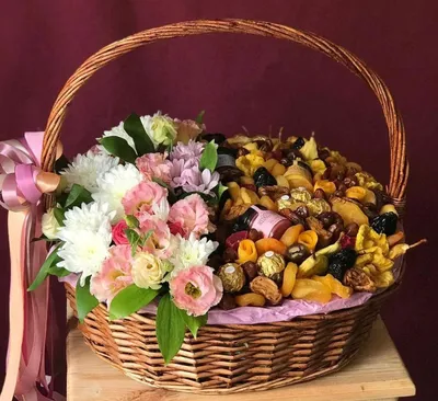 Корзина с фруктами и цветами купить в Азове - Заказать с доставкой недорого