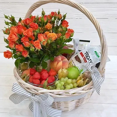 Подарочная корзина с цветами, сладостями и фруктами 579 в Бресте