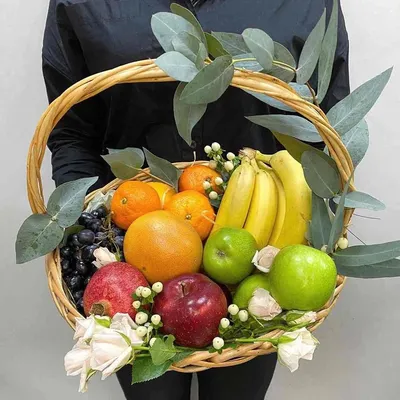 Vip корзина с фруктами, цветами и ягодами купить в Краснодаре недорого -  доставка 24 часа