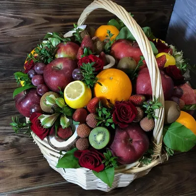 Заказать Новогоднюю корзину с фруктами в Киеве
