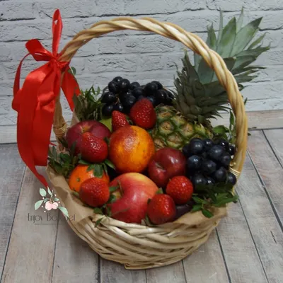 Корзина с фруктами №1 заказать с доставкой в Новороссийске в интернет  магазине цветов Роз Новоросс