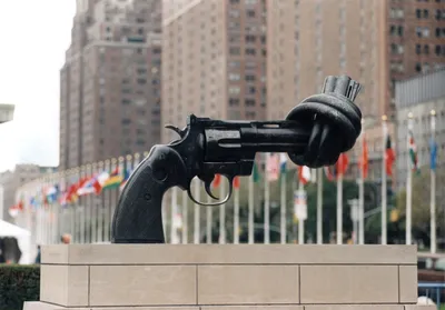 Сказать без слов: 23 уличные скульптуры со смыслом по всему миру | AD  Magazine