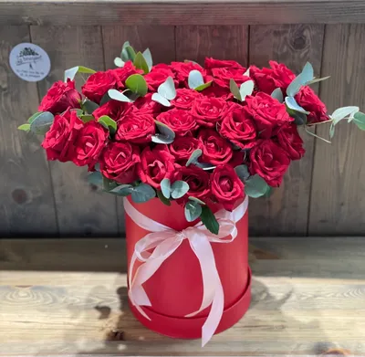 Букет из 9 красных роз (Эквадор), хризантем и альстромерии размера M -  Доставка цветов в Санкт-Петербурге | Весна - сеть цветочных магазинов