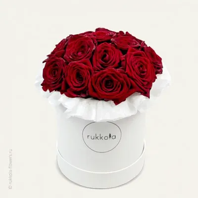 Букет 242 \"Шляпная коробка с красными розами и эвкалиптом\"