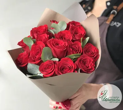 Большая корзина с красными розами - купить в Москве, цены на ритуальные  корзины ГБУ Horonim.ru
