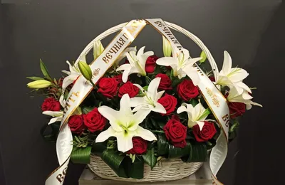 Шляпная коробка с цветами «Композиция с классическими красными розами» -  заказать и купить за 5 640 ₽ с доставкой в Ростове-на-Дону - партнер  «Beauty Buket»