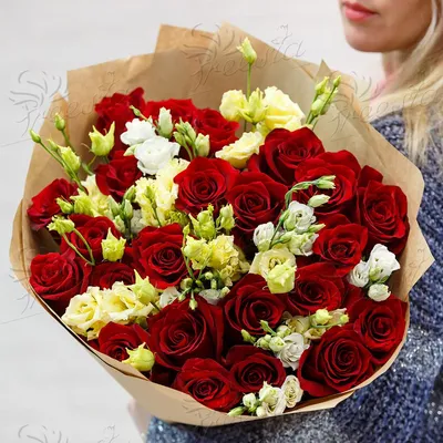 Букет \"Букет с красными розами и эустомой\" в салоне «Freesia»