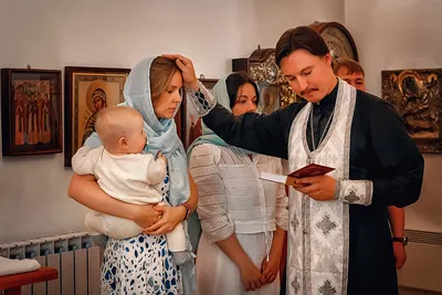 Крещение ребенка в Храме святого благоверного князя АЛЕКСАНДРА НЕВСКОГО в  Балашихе