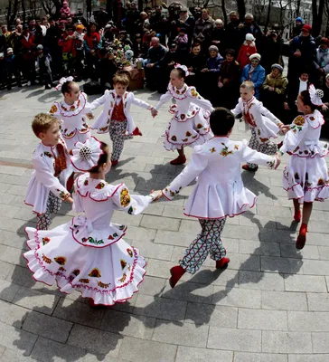 Фольклорный праздник Красная горка 2023, Семилукский район — дата и место  проведения, программа мероприятия.