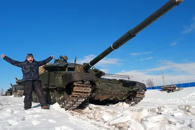 Купить Композиция на 23 февраля с танками и вертолетами и цифрами с  доставкой по Москве - арт.