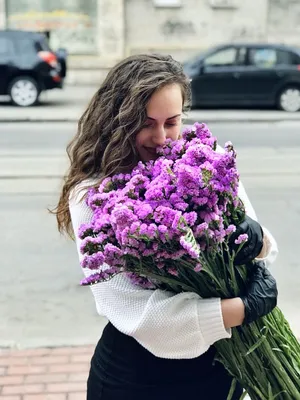Почему женщины любят, когда им дарят цветы