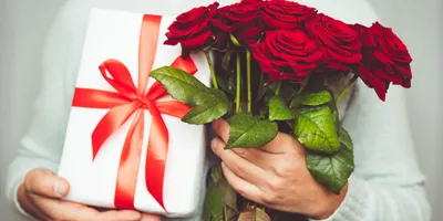 Сладкий бокс сердце с цветами/ Сладкий букет девушке на День  влюбленных/Коробочка с цветами и макарунами (ID#1331932136), цена: 1170 ₴,  купить на Prom.ua