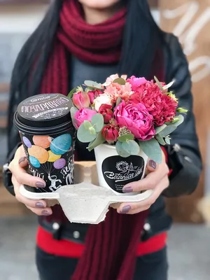 Шляпная коробка с цветами «Поздравляю» из роз и хризантем - заказать и  купить за 3 650 ₽ с доставкой в Казани - партнер «SANDRA FLOWERS»