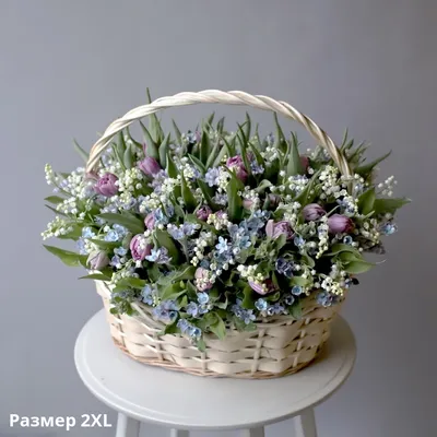 Цветы в коробке с доставкой в Москве, купить букет живых цветов в шляпной  коробке, заказать цветочную композицию в студии «Фреш»