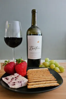Сочетается ли вино с фруктами, какое вино — красное или белое больше  подходит к фруктам, с какими фруктами пьют вино