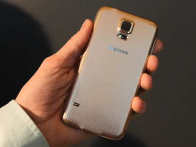 Could this be the Samsung Galaxy A5? (pictures) - CNET