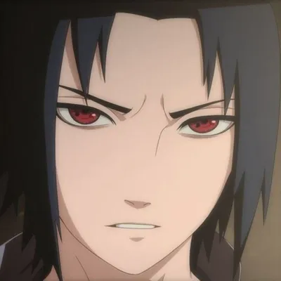 Обои на рабочий стол Uchiha Sasuke / Саске Учиха смотрит куда то вверрх из  аниме Наруто / Naruto, обои для рабочего стола, скачать обои, обои бесплатно