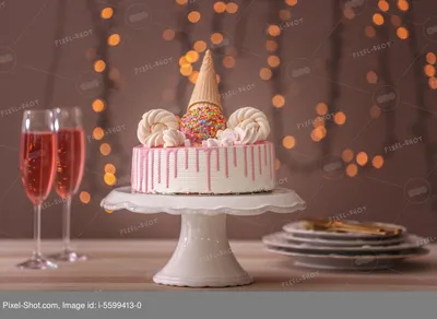 Торт с бутылкой Шампанского 2007620 стоимостью 15 350 рублей - торты на  заказ ПРЕМИУМ-класса от КП «Алтуфьево»