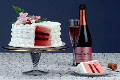 Пазл «Торт и шампанское» из 150 элементов | Собрать онлайн пазл №208822