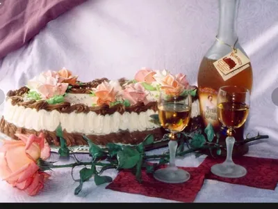 Торт «С розами и шампанским» категории торты в виде бутылок шампанского и  вина
