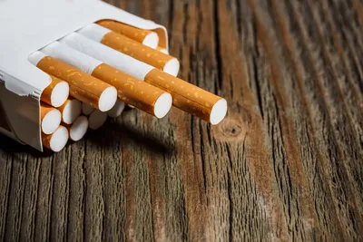 сигарета на белом фоне, пачка сигарет, крупный план сигареты. 3d  иллюстрации Stock Illustration | Adobe Stock