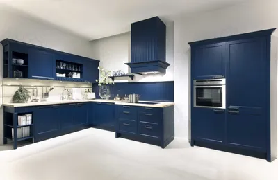 Кухня «Дэлис» из массива дерева синего цвета. — Фабрика мебели «Мебиус»
