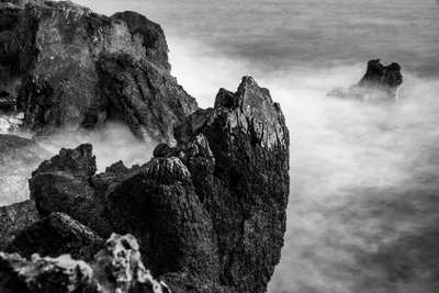 Скалы рядом с пляжем Сосновка. Окрестности Геленджика | Пикабу