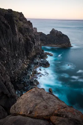 Скалы На Море В Черногории. Скалистый Берег. Дикий Пляж. Опасный Берег.  Фотография, картинки, изображения и сток-фотография без роялти. Image  85876070