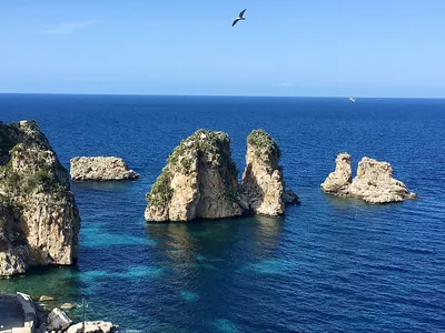 Белые скалы Итурупа, Охотское море, Курилы, Россия. Photographer Larisa Duka