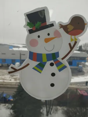 Выглядывающий снеговик на окно трафарет - 61 фото